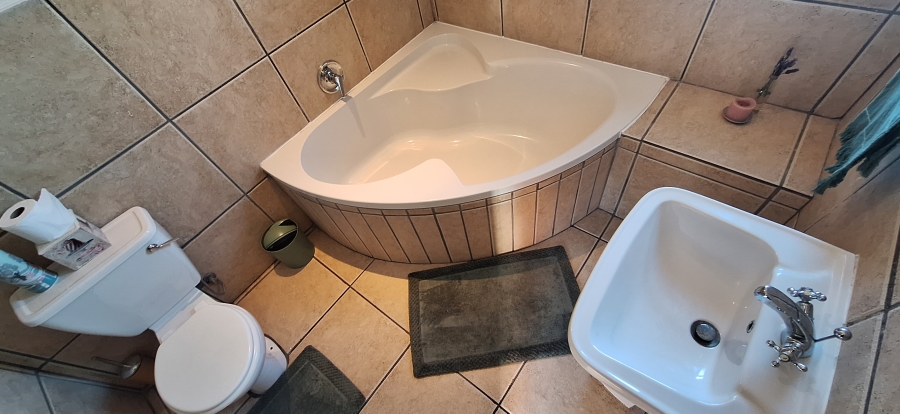 To Let 5 Bedroom Property for Rent in Bluewater Bay Western Cape